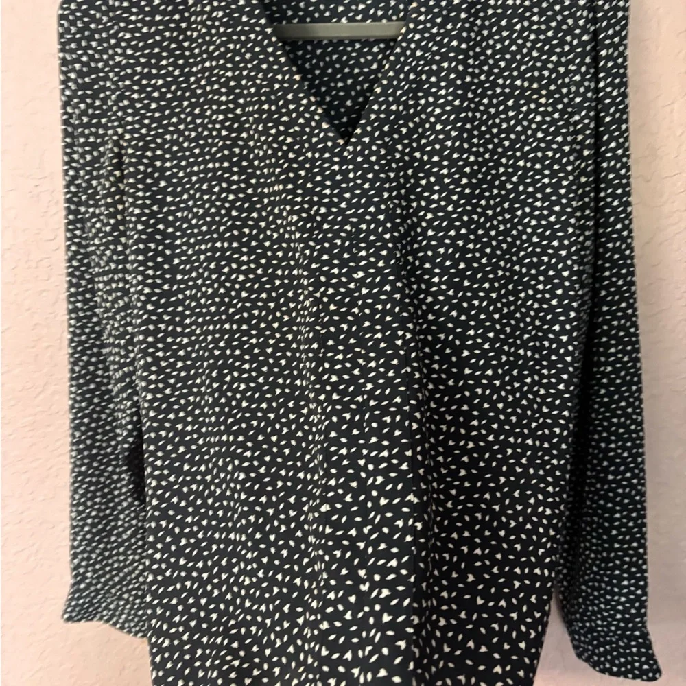 Navy and White Patterned Blouse‎